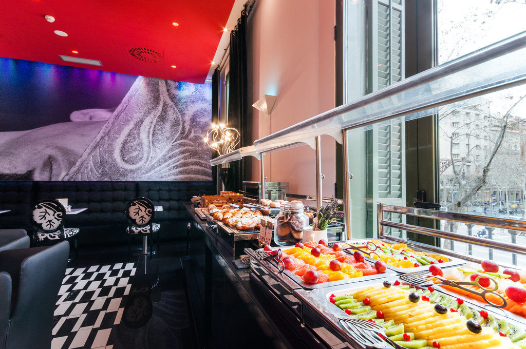 Hotel Bcn Design Barcelona Exterior foto Buffet at the restaurant